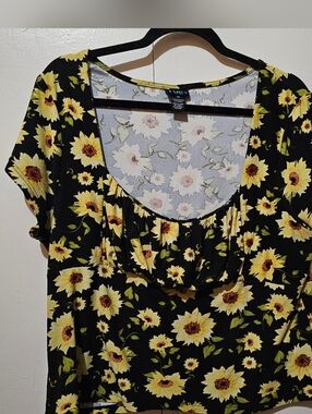 Sunflower Scoop-Neck Tunic Top - Black and Yellow